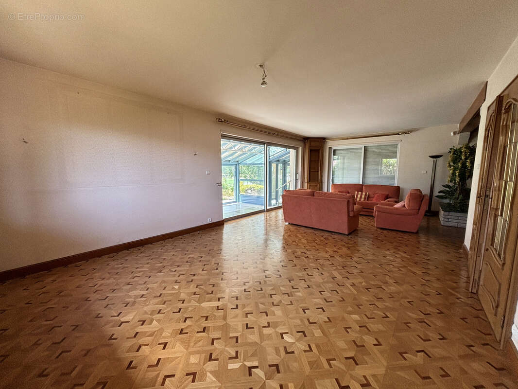Élégante maison familiale de 220 m2 sur un magnifique terrain arboré de 15 ares - photo 5