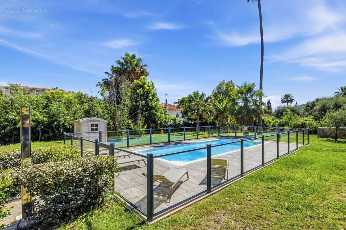 Appartement à VALLAURIS