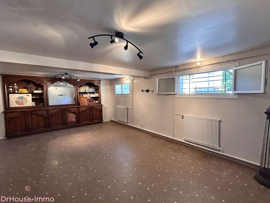 Maison 205 m² à Saint-Bernard  - photo 8