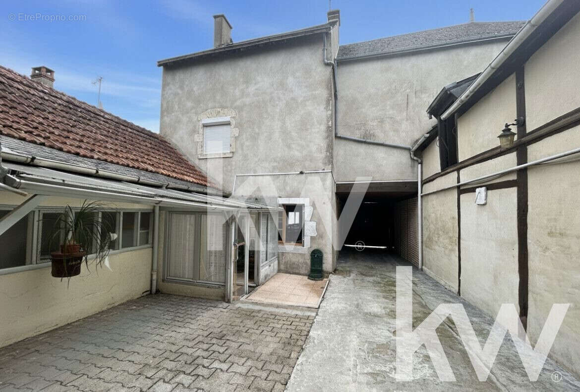 Maison 171 m² à Baule  - photo 8