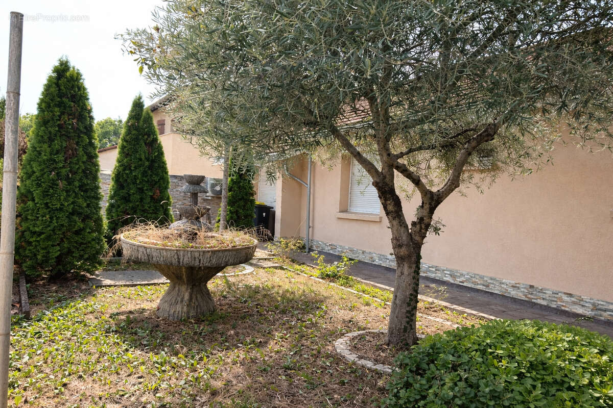 Maison à VAULX-EN-VELIN