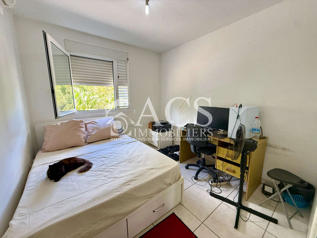 À vendre - appartement t4 avec terrasse et stationnement - au calme - le lamentin - photo 8