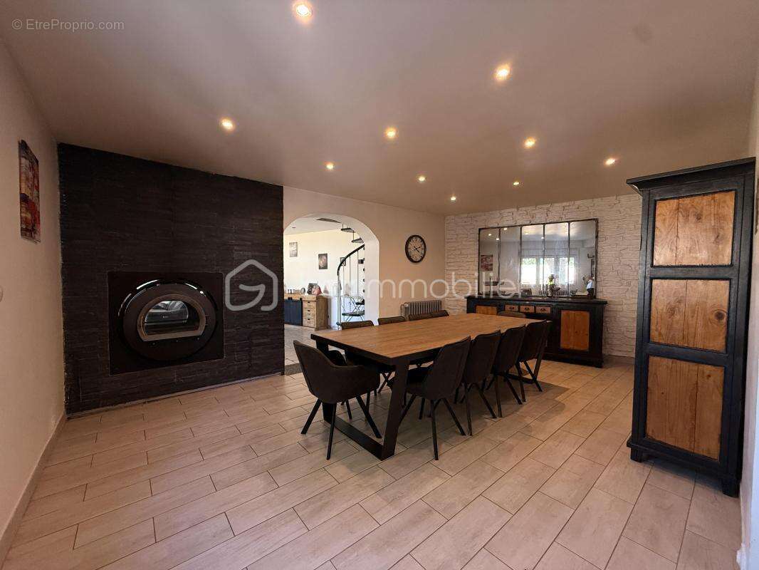 Maison de caractère rénovée – 178 m² – Espace parental – Piscine – Terrain de 1 214 m² - photo 2