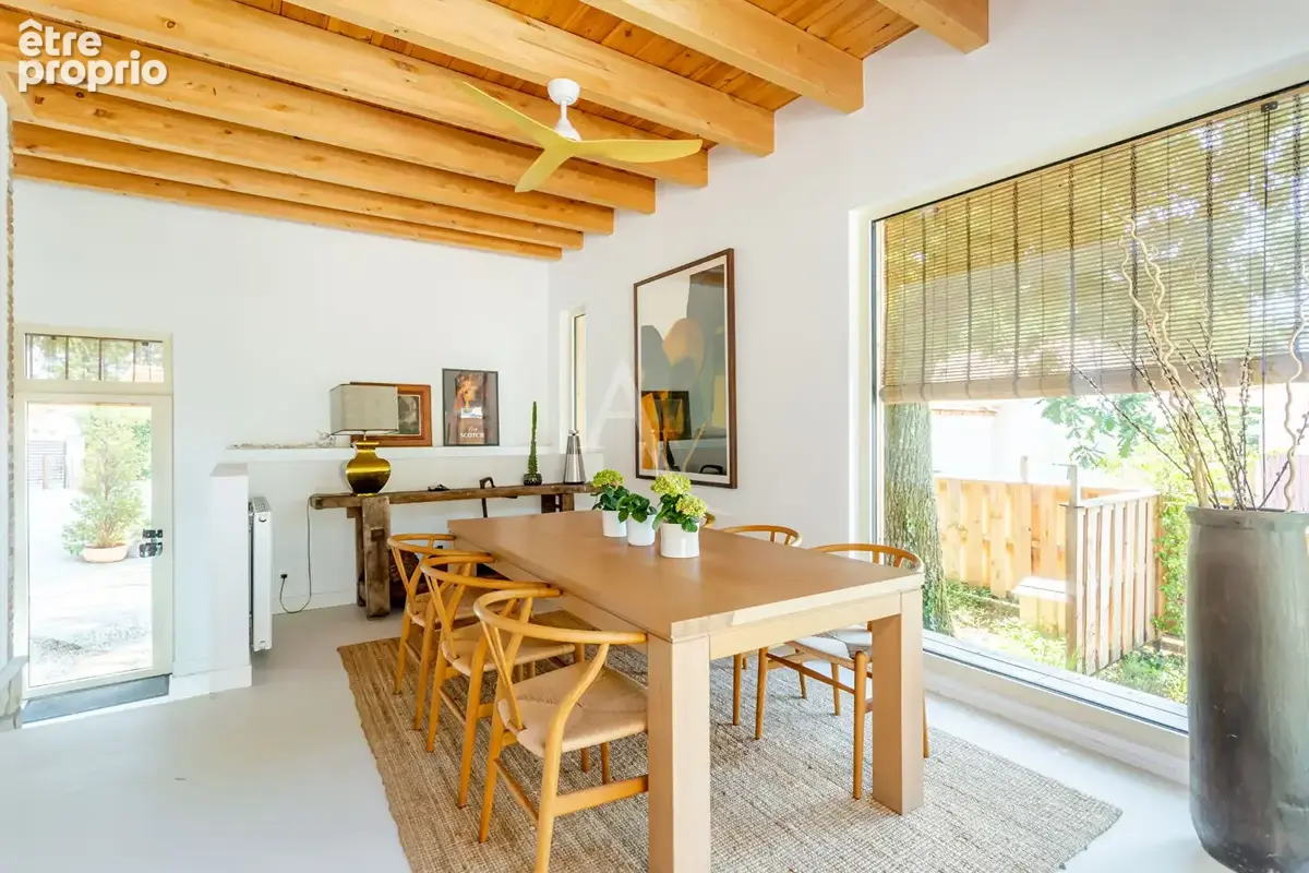 GRADIGNAN - Belle propriété de 231 m² aux belles prestations anciennes conservées - photo 8