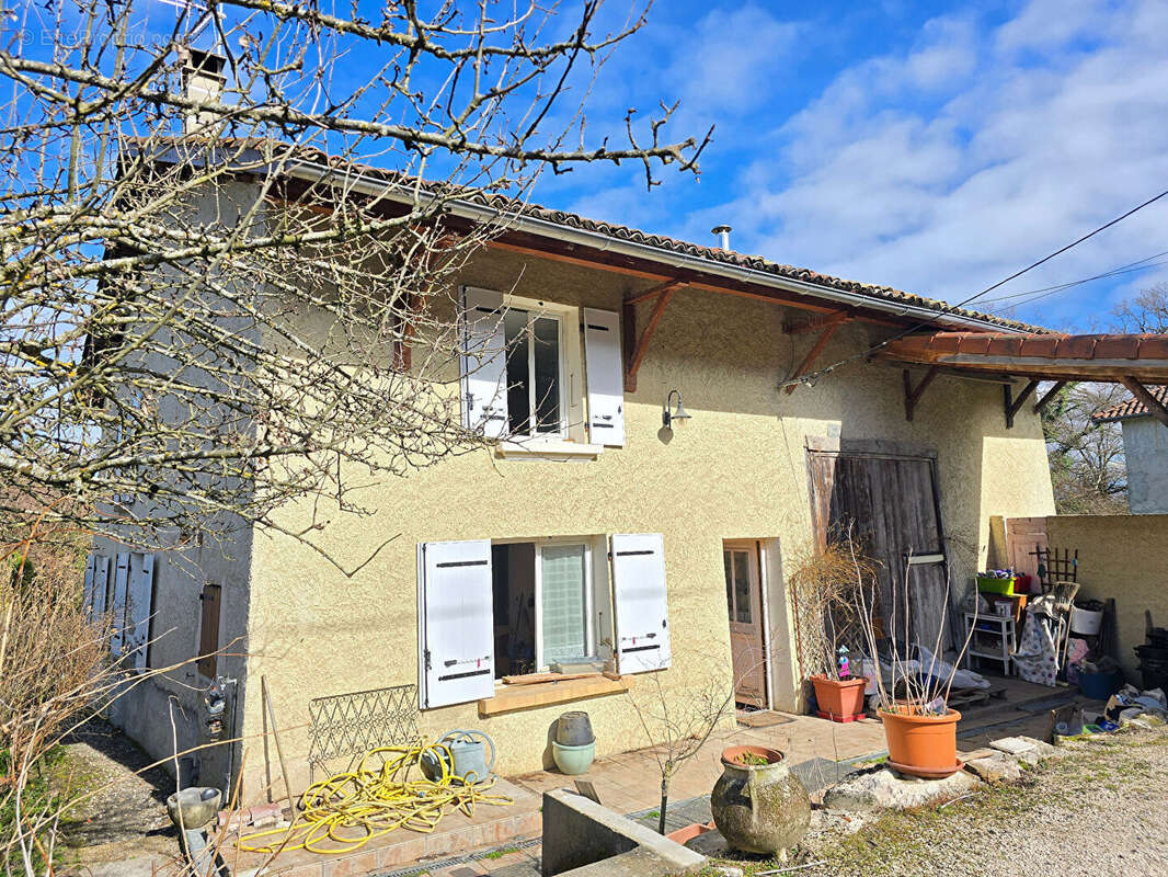 Maison à SAINT-SIMEON-DE-BRESSIEUX