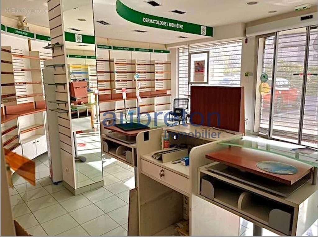 Commerce à FONTAINE