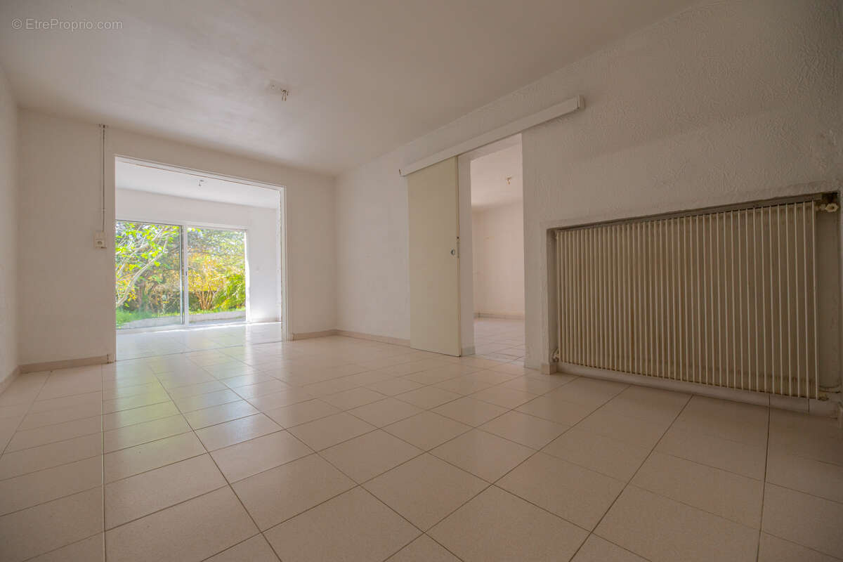 Maison à LA ROQUETTE-SUR-SIAGNE