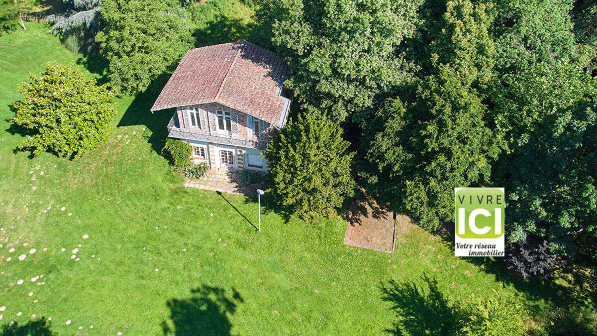 Maison à LA CHAPELLE-BASSE-MER