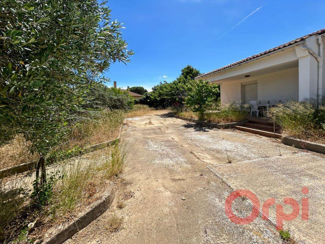 À Vendre à Sérignan : maison à rénover + T2 sur 1 500 m² - photo 18