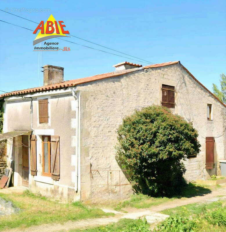 Photo 1 - Maison à VOUILLE