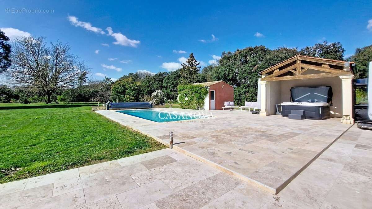 Propriété 5 hectares - Villa et dépendances :  331 m2 habitables - piscine - oliveraie - enclos chevaux - photo 6