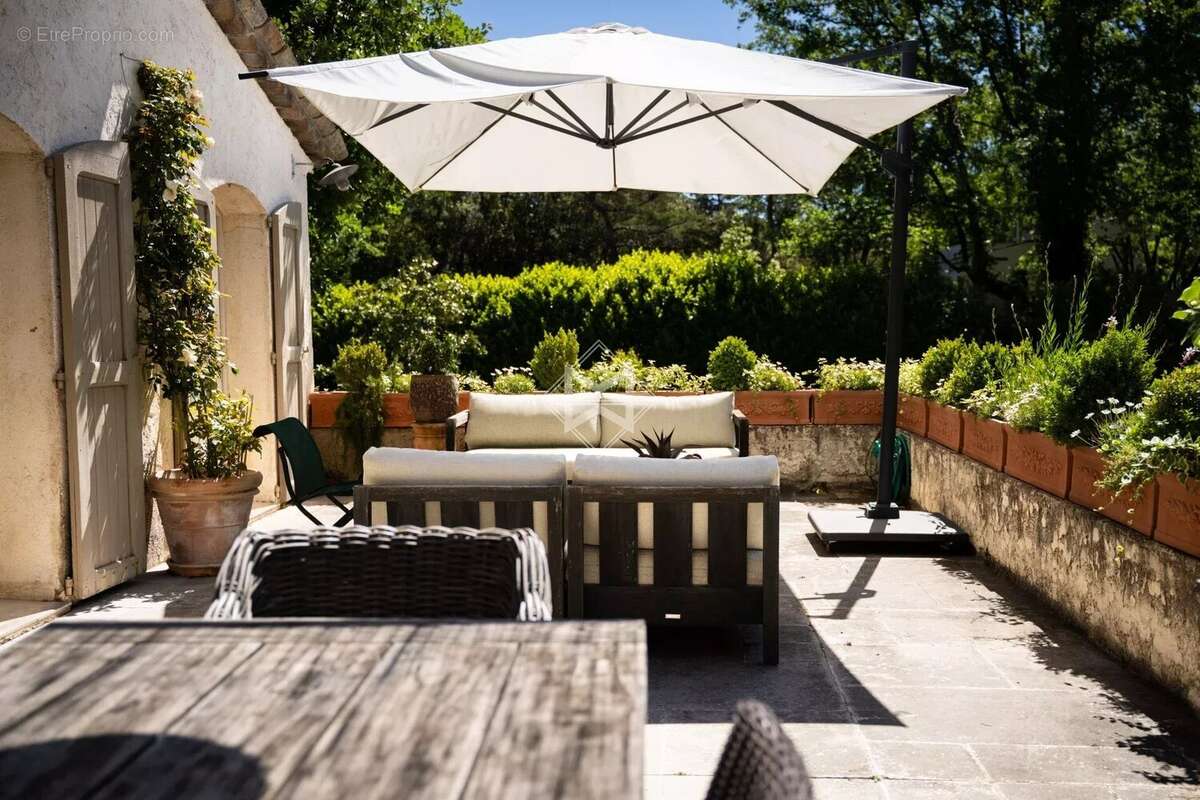 Maison à VALBONNE
