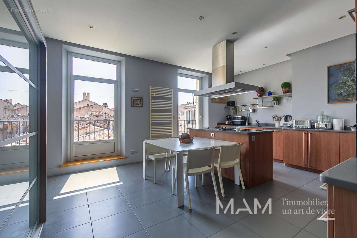 Appartement à MARSEILLE-6E