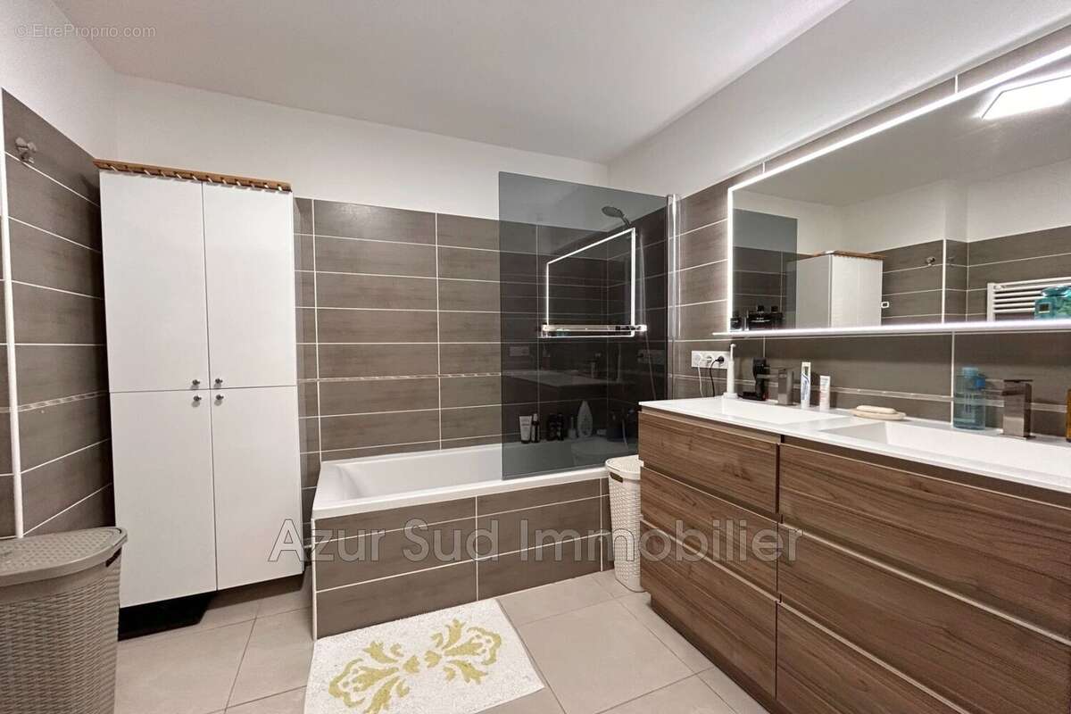 Appartement à VALLAURIS