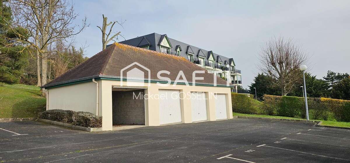 Photo 5 - Parking à BLONVILLE-SUR-MER