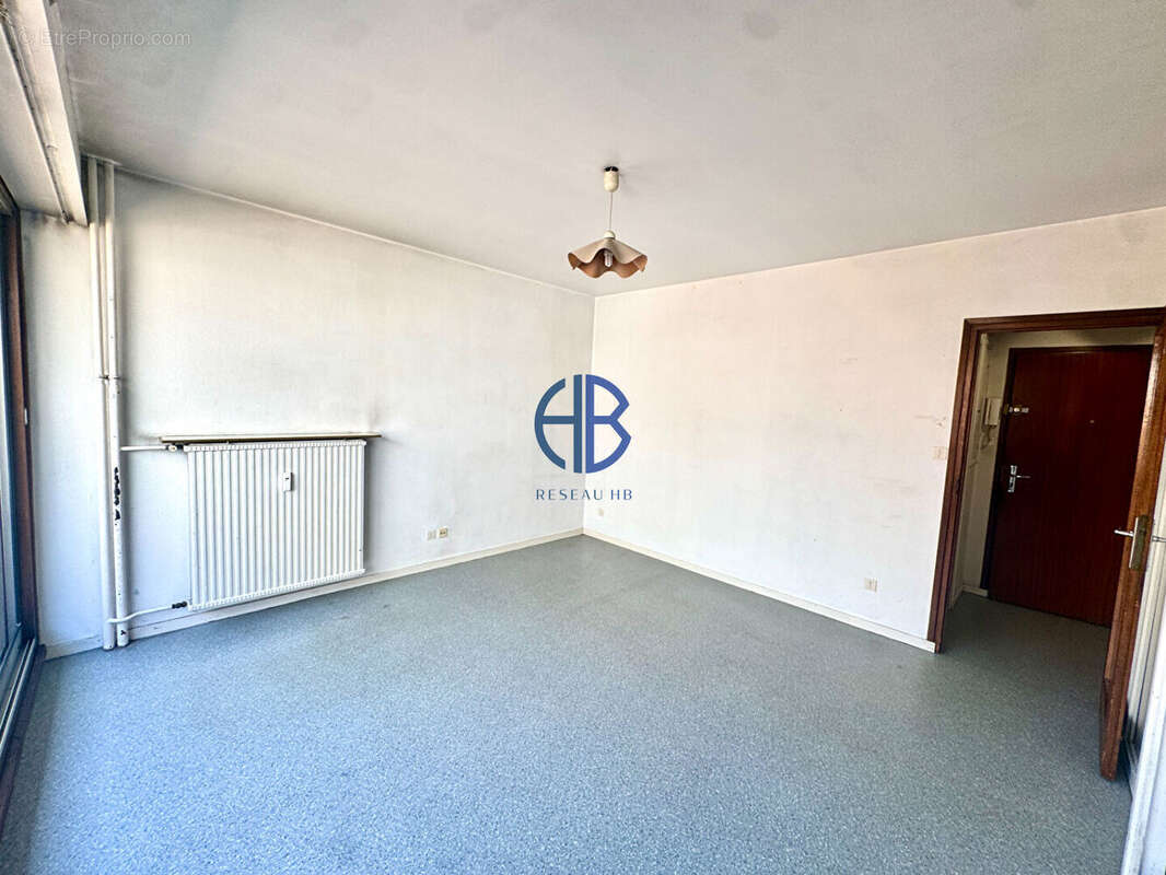 Appartement Grenoble  1 pièce(s) 23.69 m2 place parking en sus - photo 5