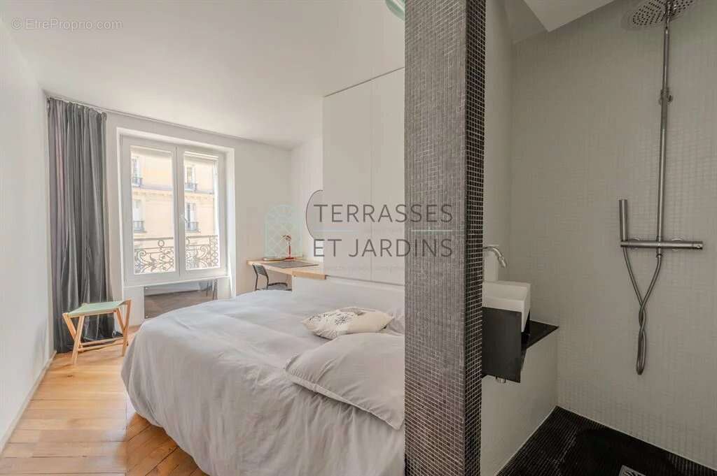 Appartement à PARIS-10E