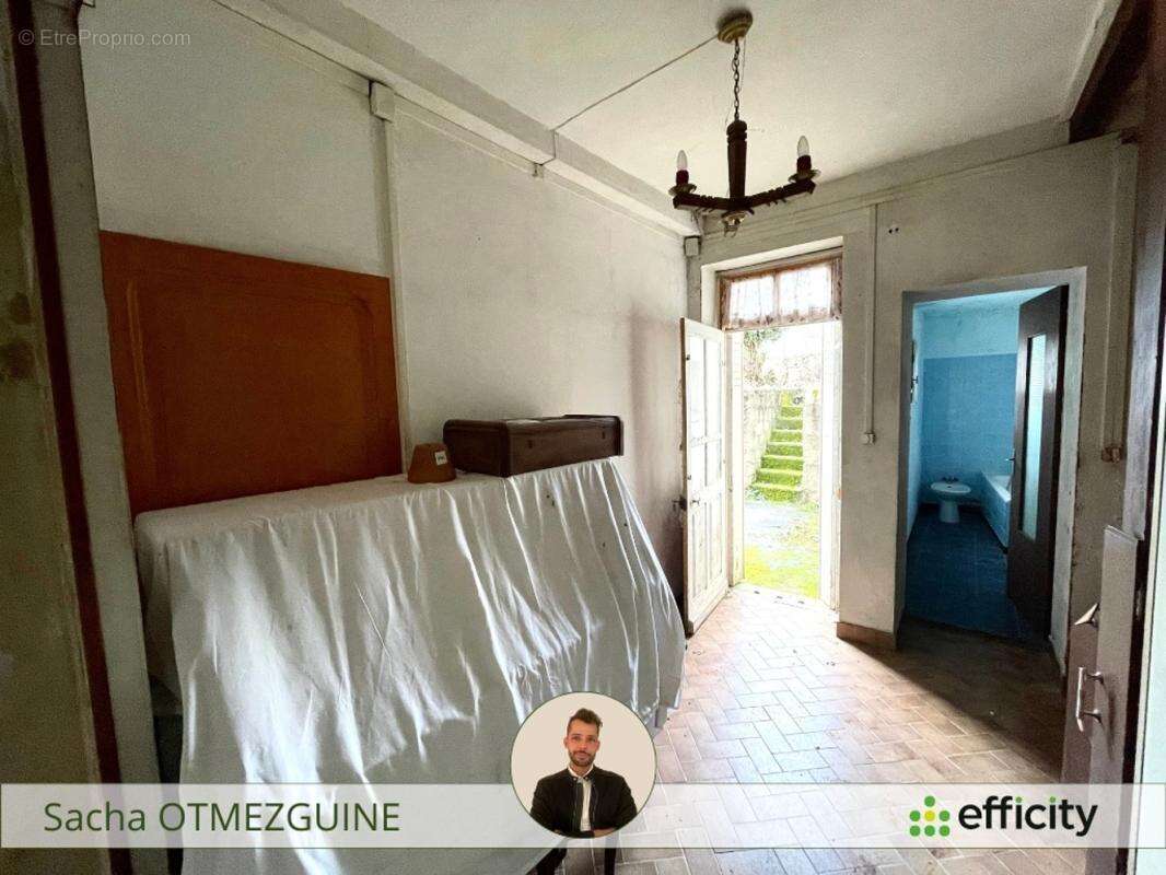 Maison à AZAY-LE-FERRON