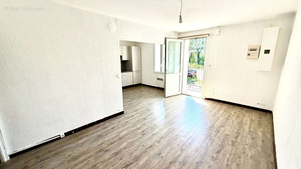 Appartement à ENTRAIGUES-SUR-LA-SORGUE