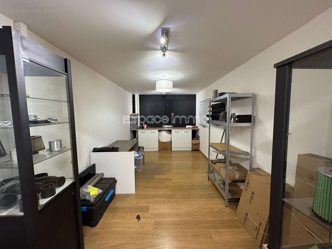 Commerce à PISSY-POVILLE