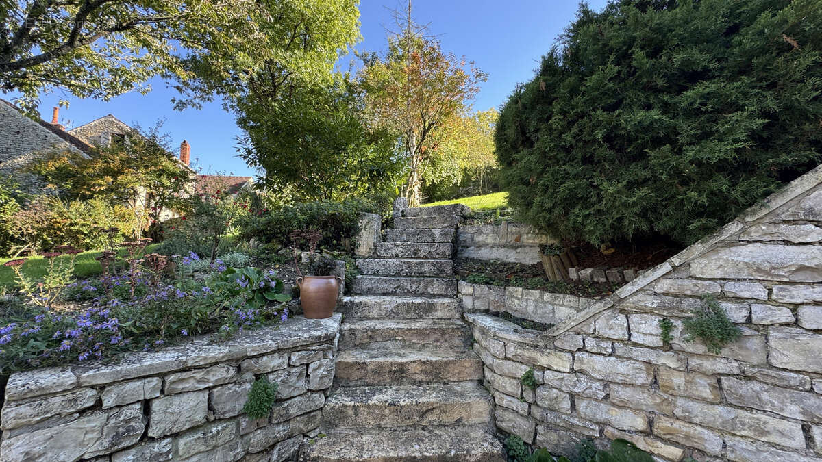 Maison à JOUX-LA-VILLE