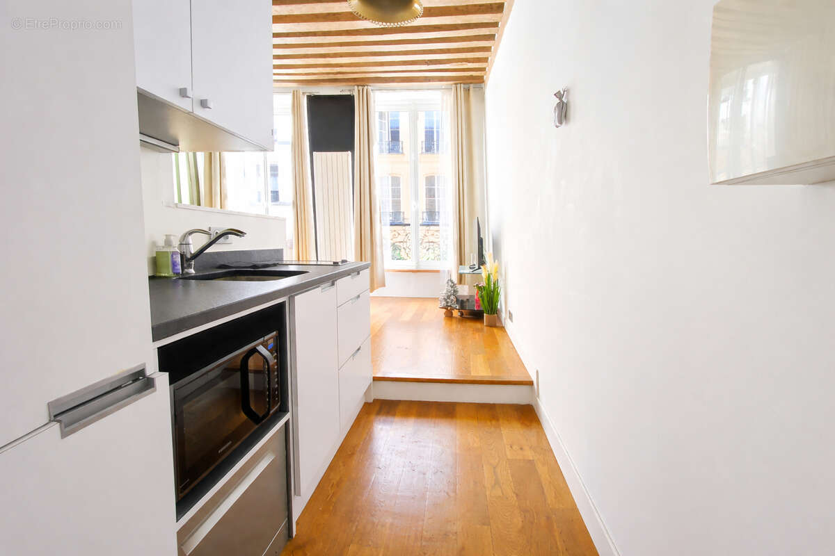 Appartement à PARIS-1E