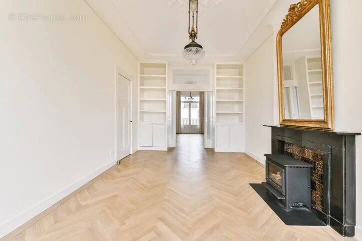Appartement à NEUILLY-SUR-SEINE