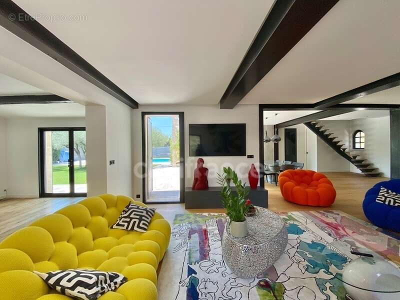 À SAINT MAXIMIN (30) Splendide propriété de 280 m², à 5 min d’Uzès proche de toutes commodités, sur un terrain clos et arboré d’ - photo 8