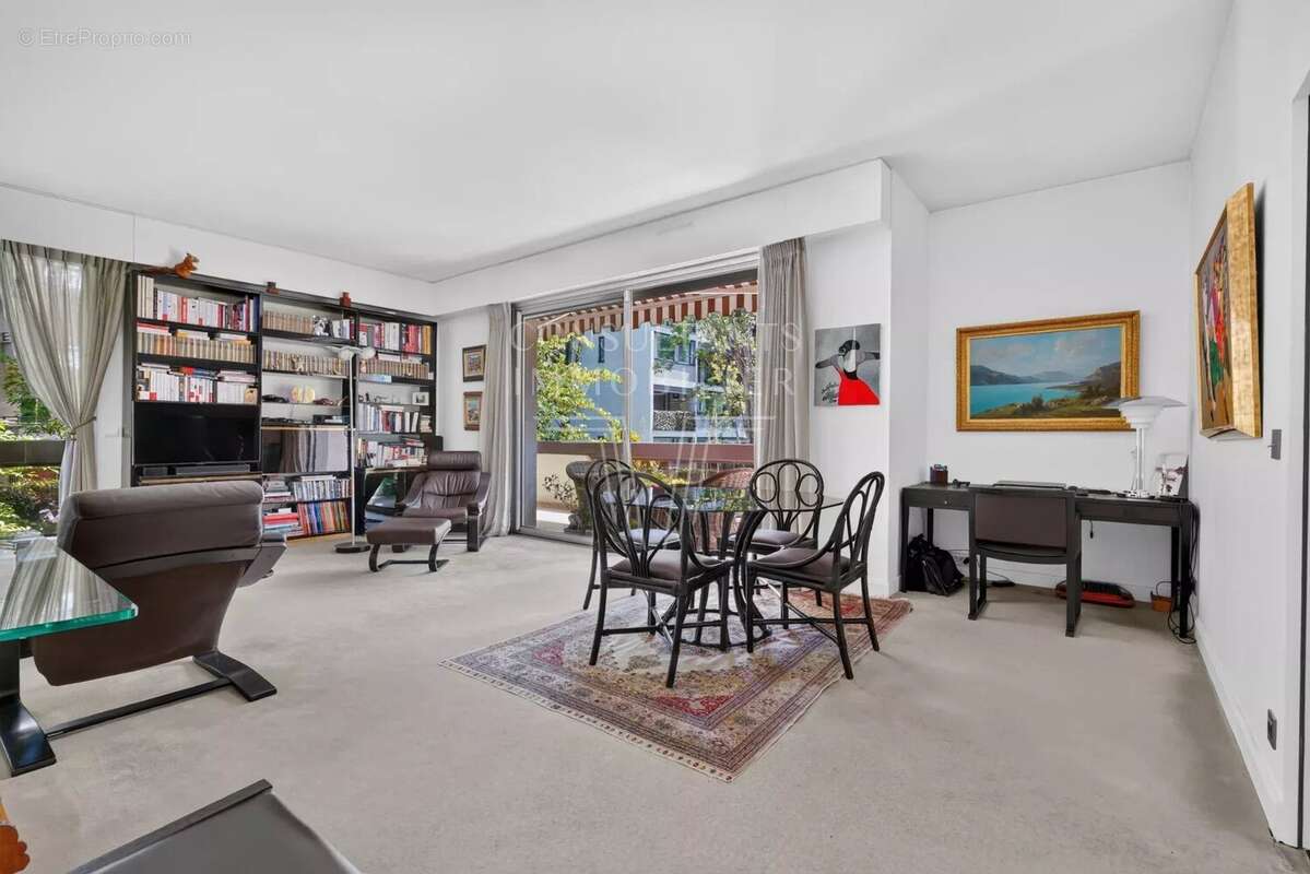 Appartement à NEUILLY-SUR-SEINE