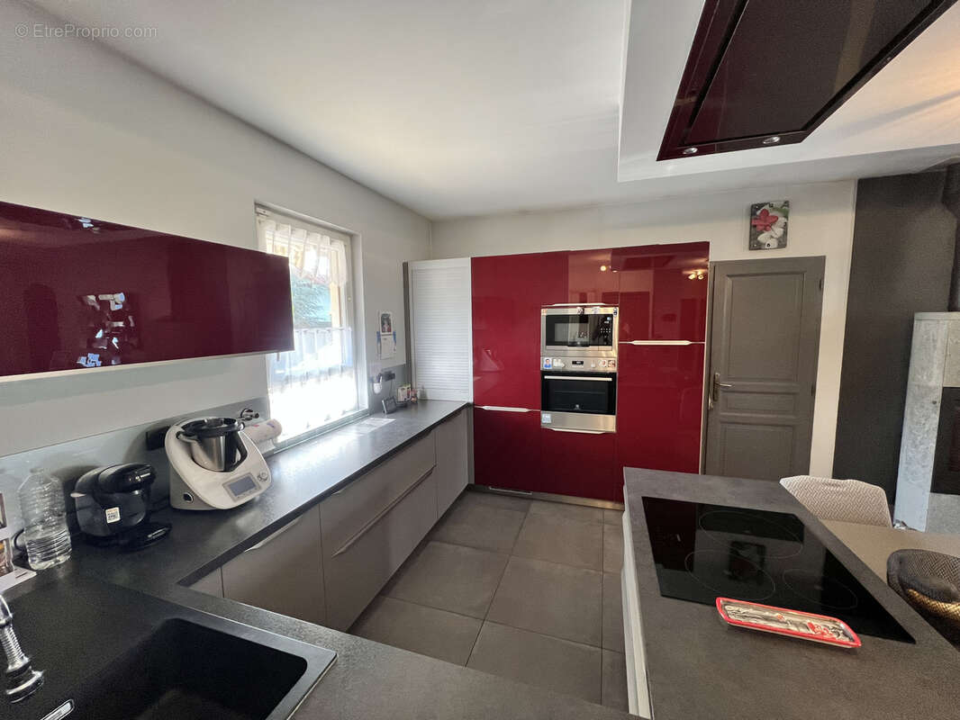 Maison à VETRAZ-MONTHOUX