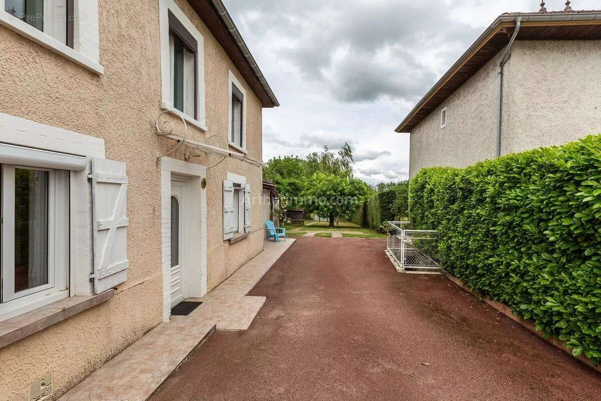 Maison à VEZERONCE-CURTIN