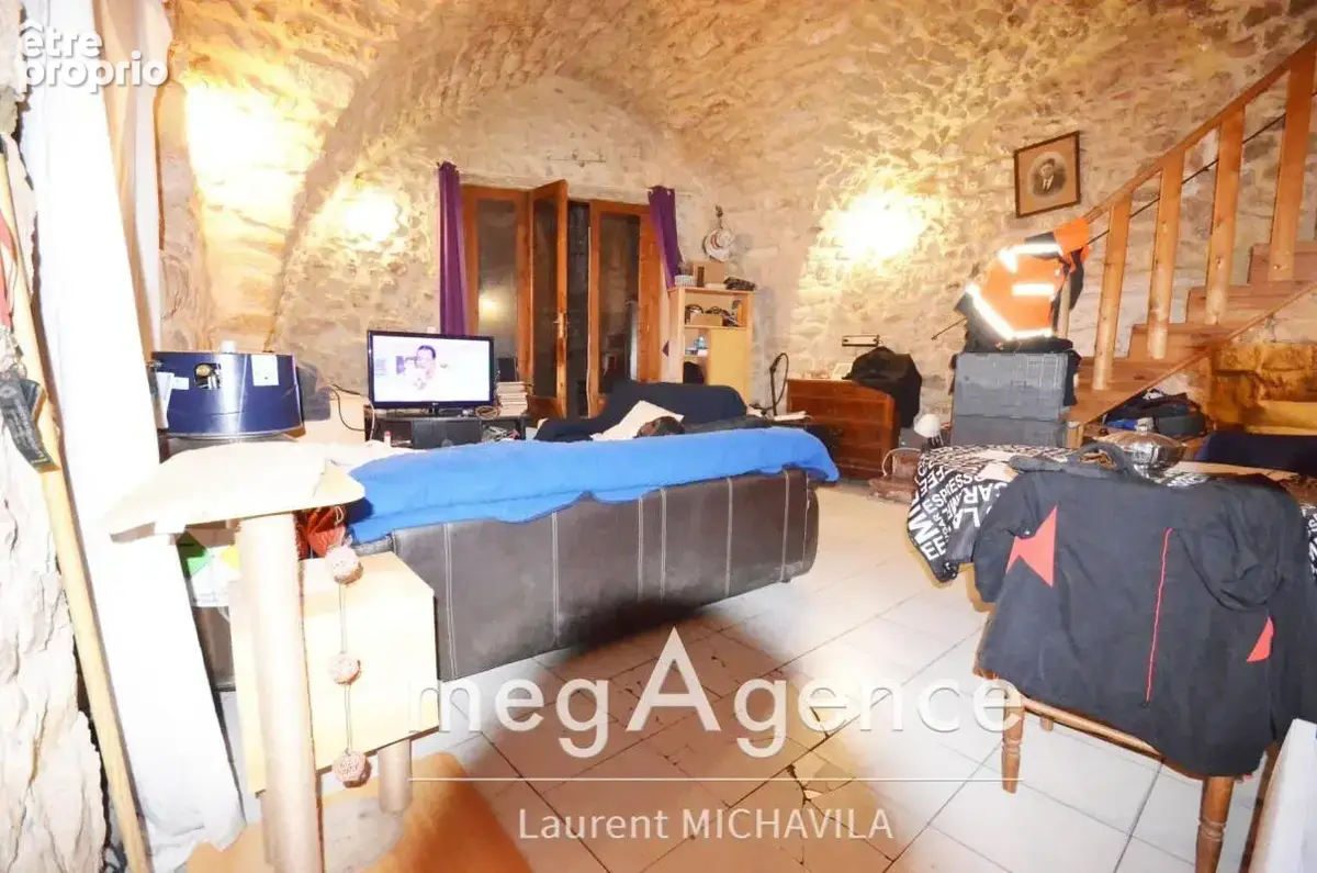 Grande maison de village avec cours à beau potentiel - photo 4