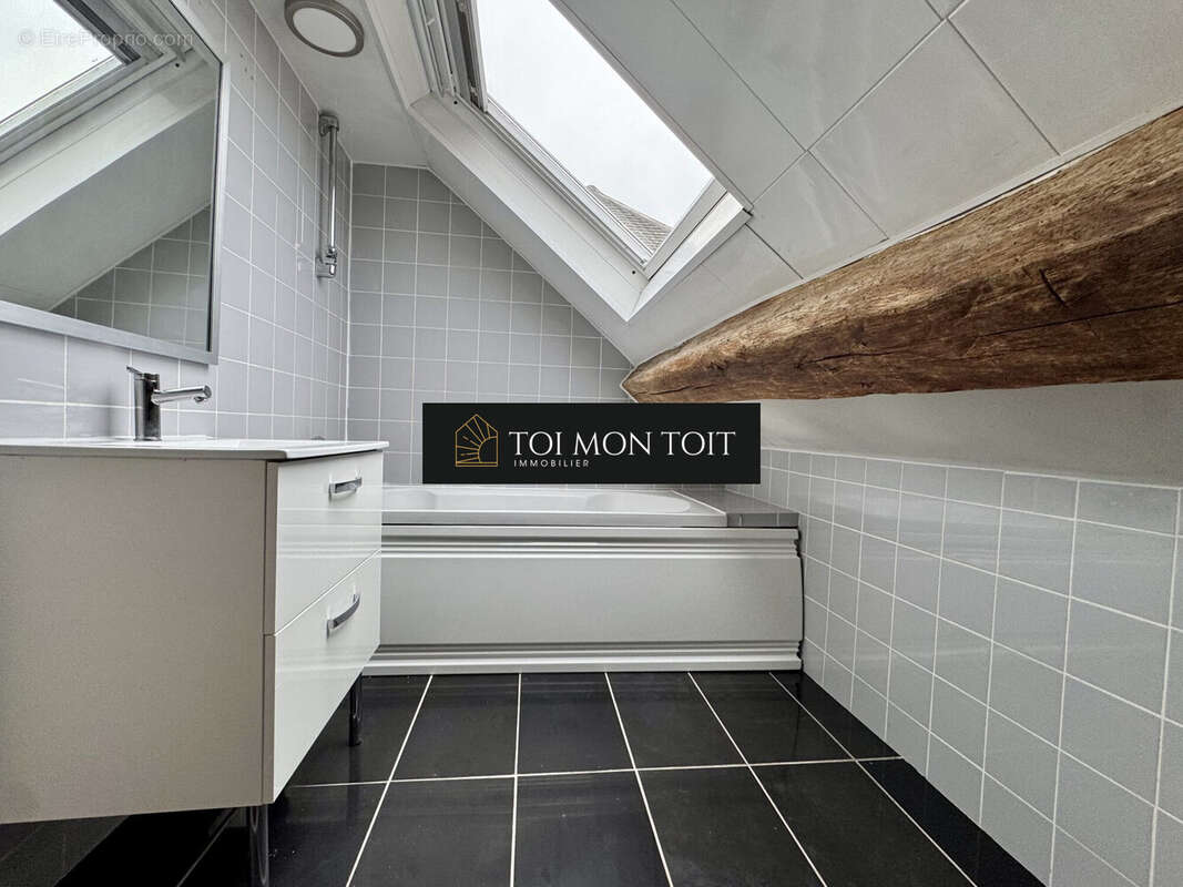 Appartement à LA CHAPELLE-EN-SERVAL