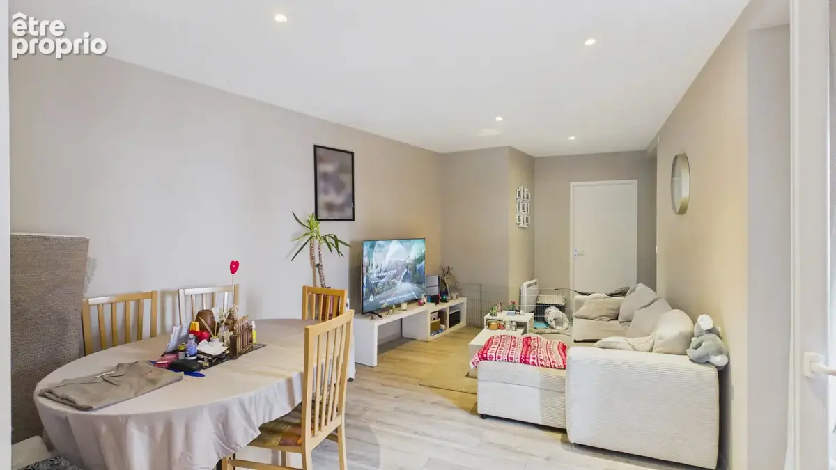 Immeuble de rapport au coeur de Decazeville. Local commercial et Appartement T2 - photo 4