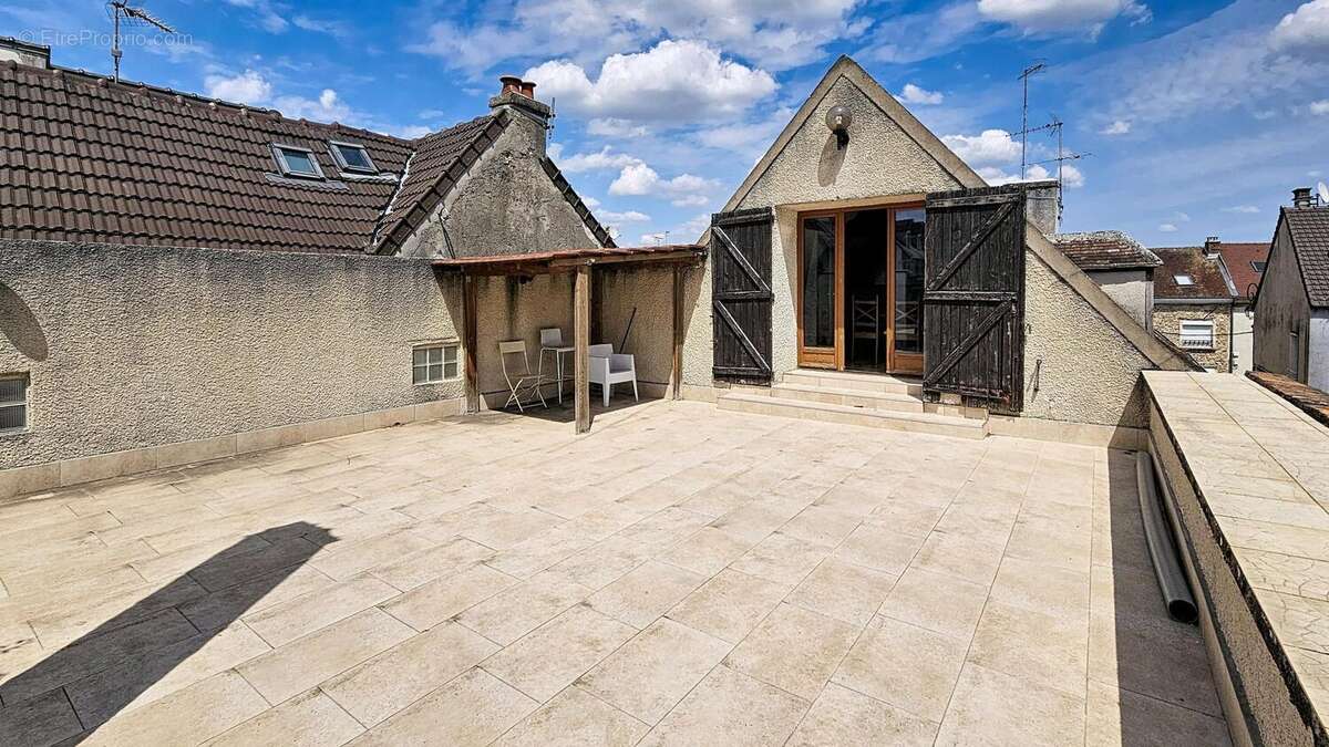 Appartement 63 m² à La Ville-Du-Bois  - photo 2