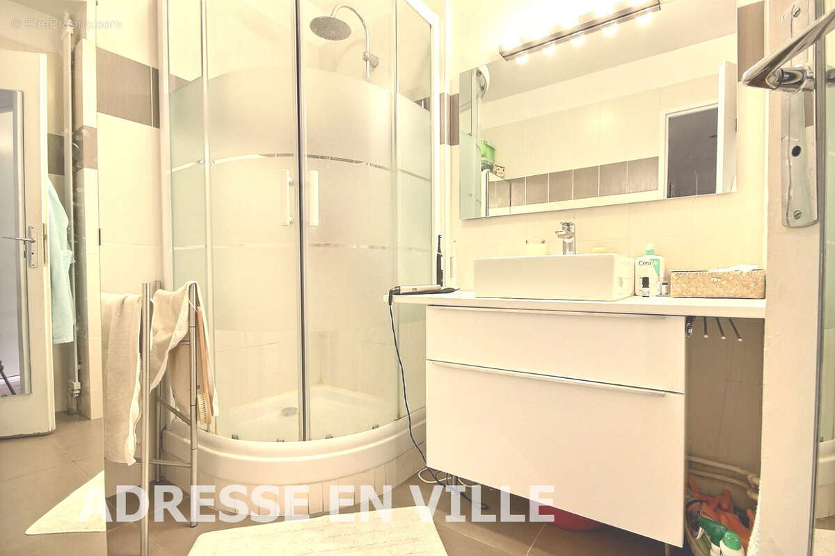 Appartement à LEVALLOIS-PERRET