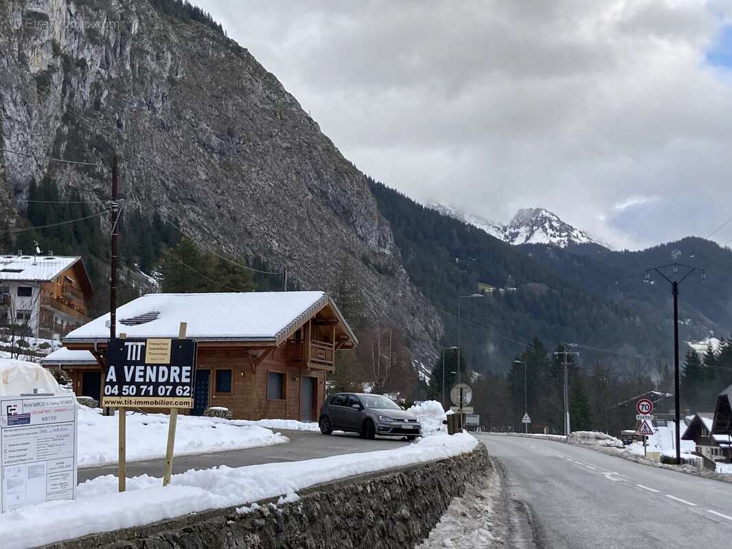 Terrain à ABONDANCE