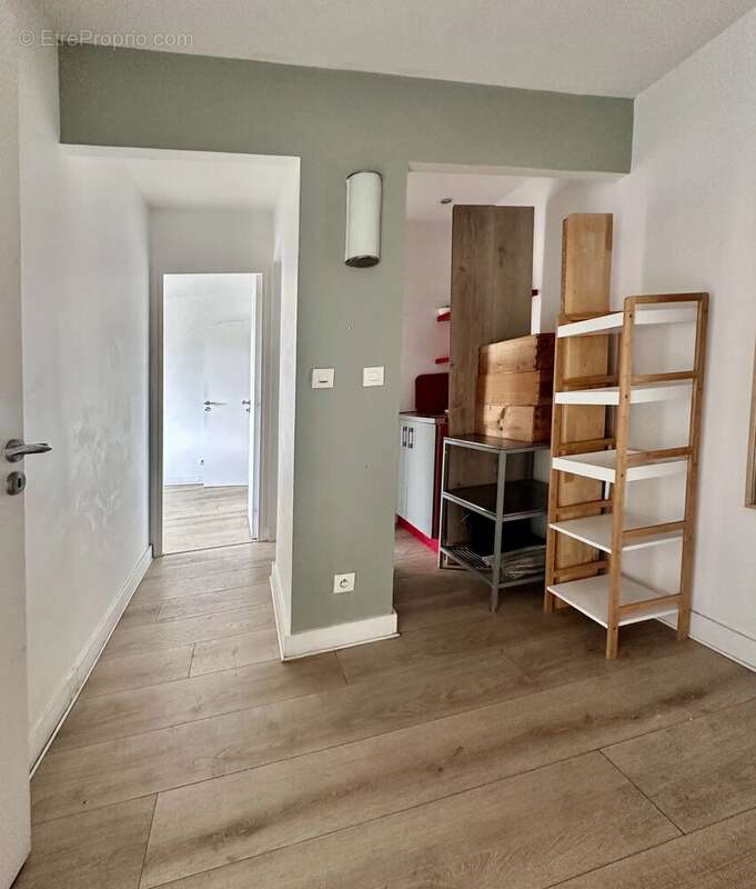 Commerce à PARIS-8E