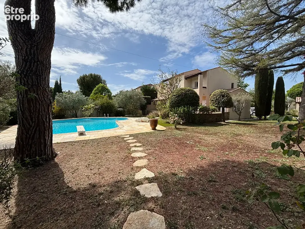 Allauch - Les Aubagnens: Villa de charme T6 d'environ 121m2 avec terrain plat de 1550m2 et piscine - photo 2