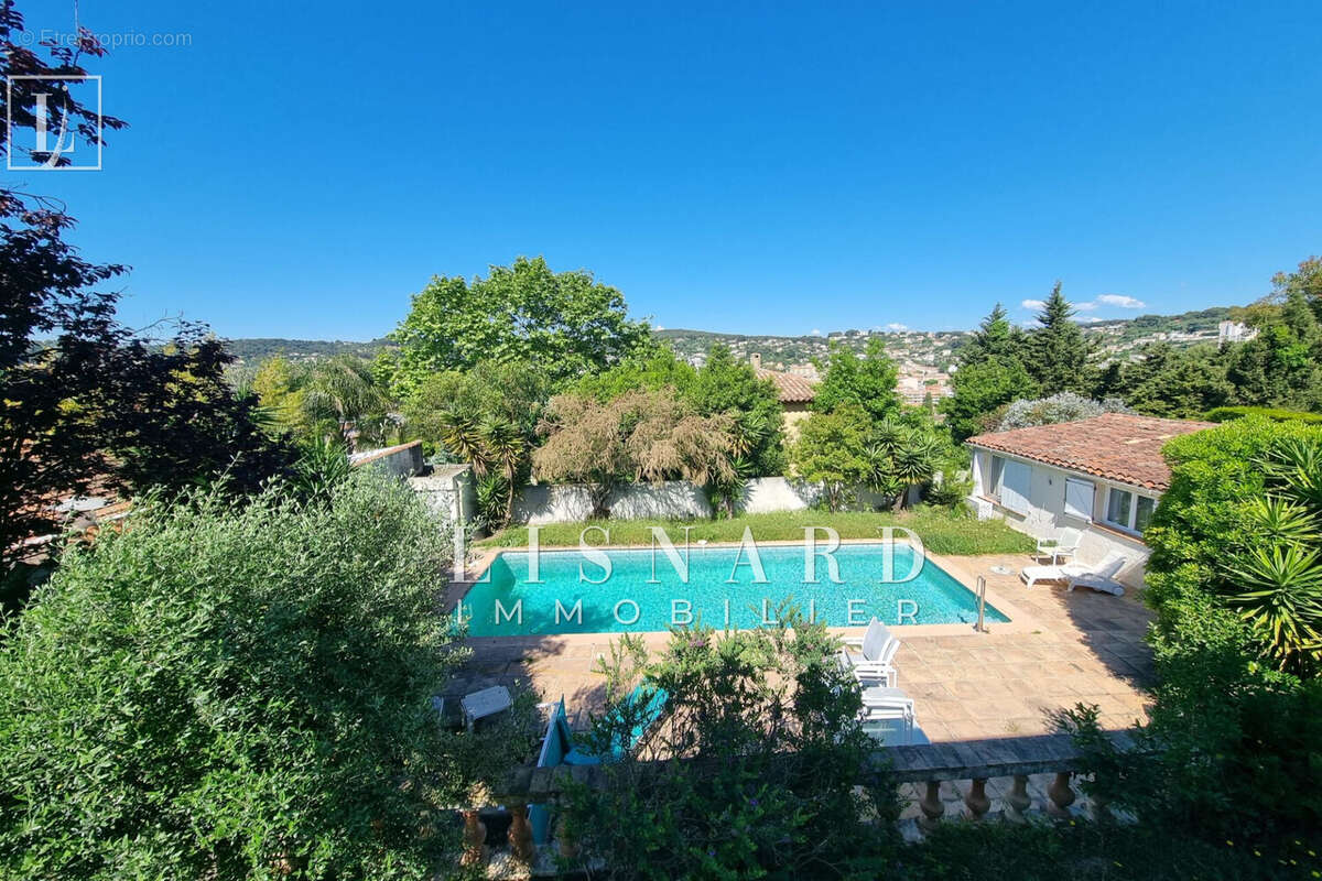 Appartement à VALLAURIS