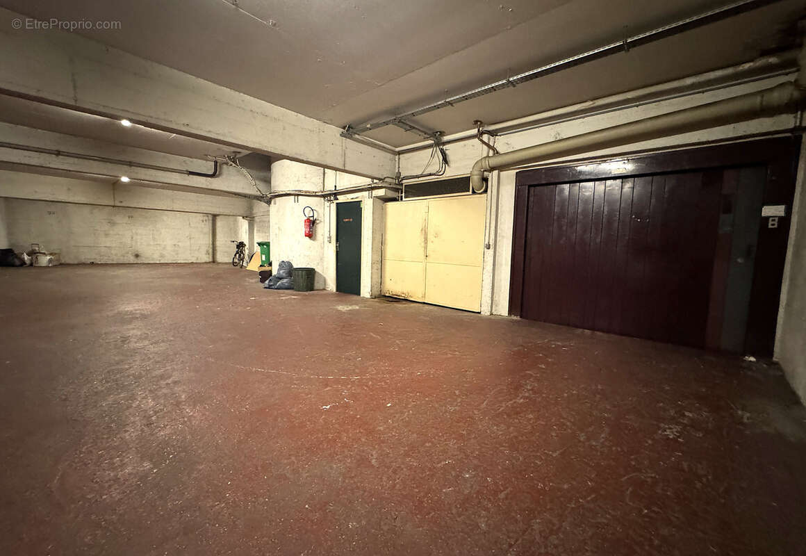 Parking à PARIS-12E