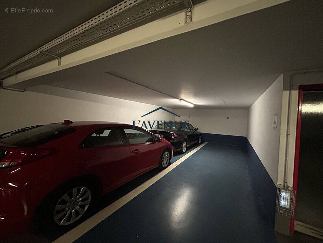 Parking à PARIS-15E