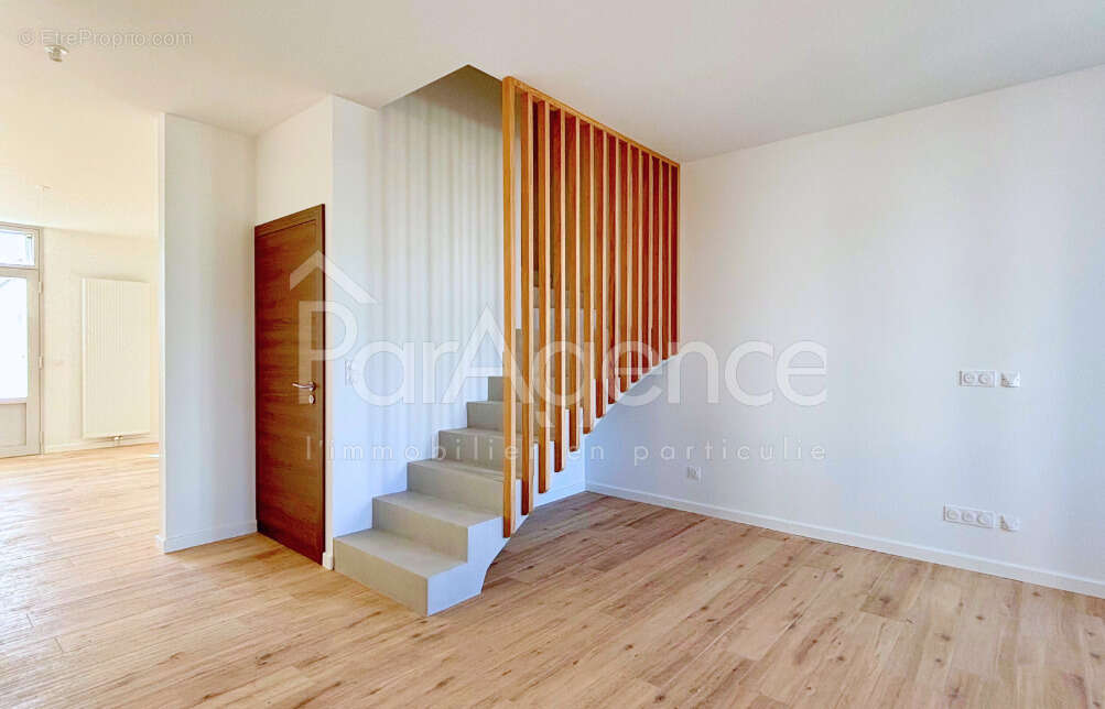 Maison entièrement rénovée - Grand sous-sol - Centre-ville - photo 14