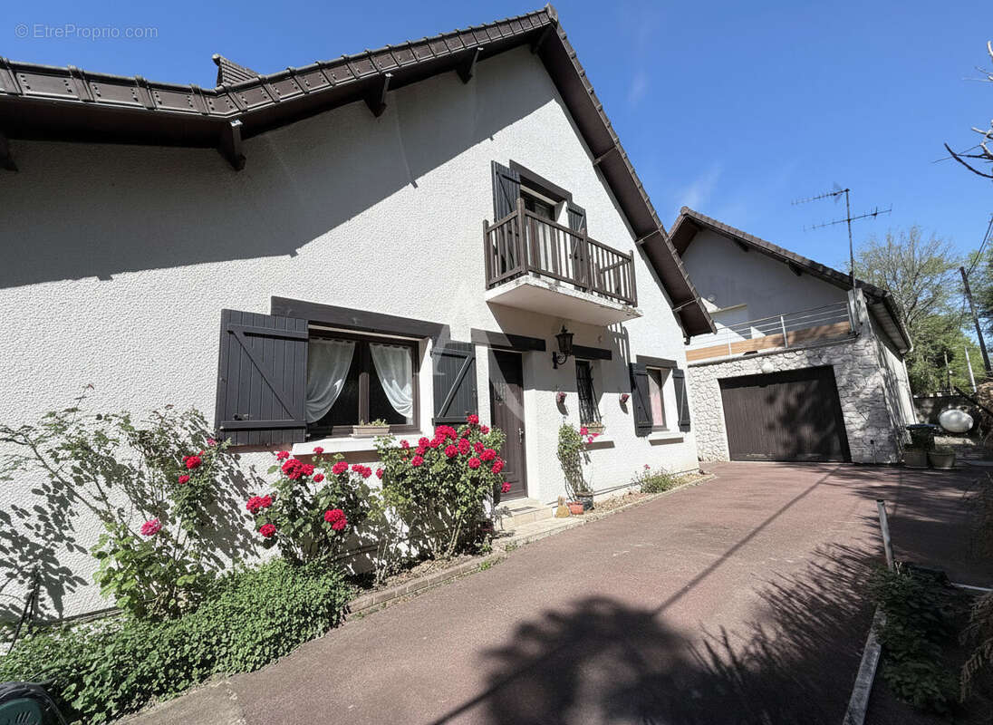 Maison 258 m² à Villeneuve-Saint-Denis  - photo 18