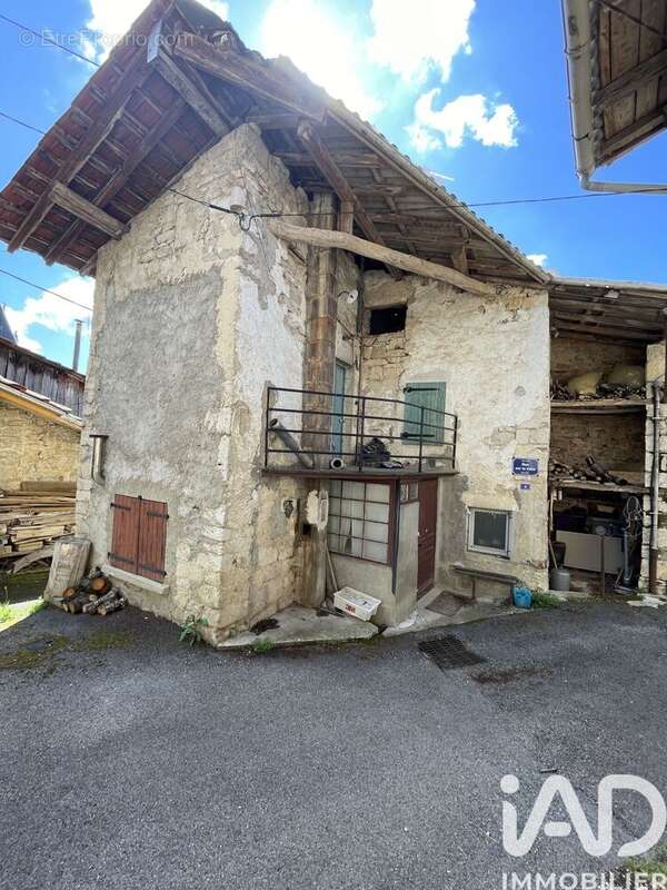 Maison 45 m² à Poncin  - photo 2