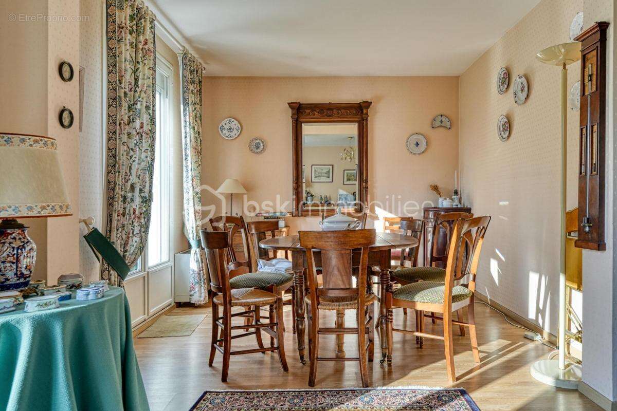 Maison à VOISINS-LE-BRETONNEUX