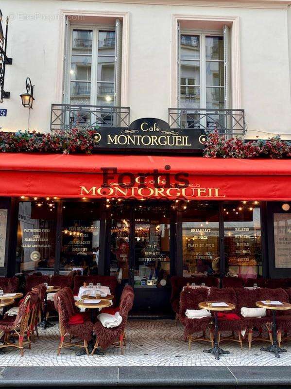 Appartement à PARIS-1E