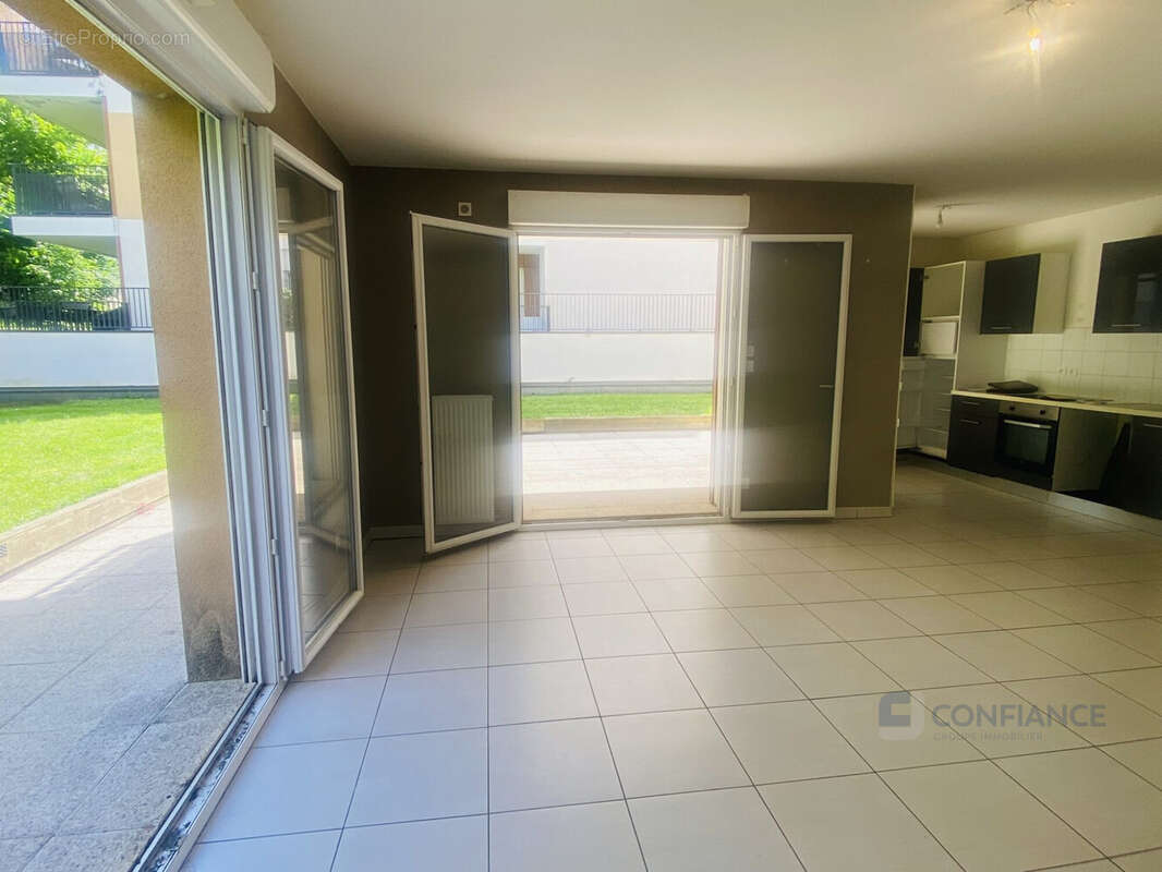 Appartement à LENTILLY
