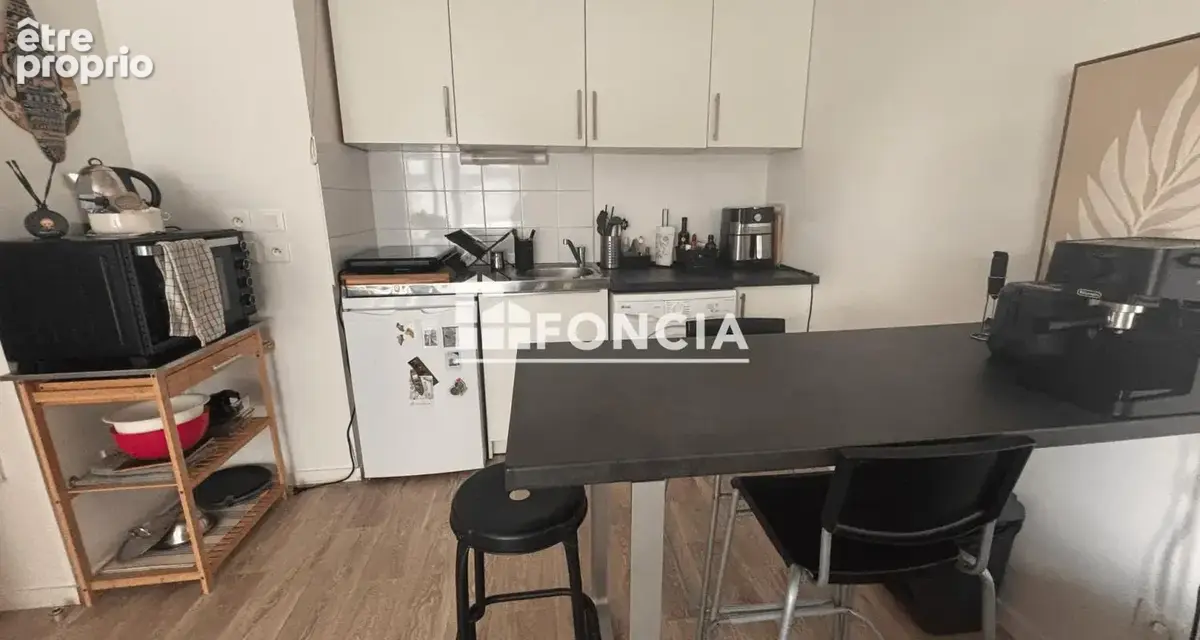 Investissement locatif - t2 avec pk vendu loue- vannes - dans immeuble recent- - photo 2