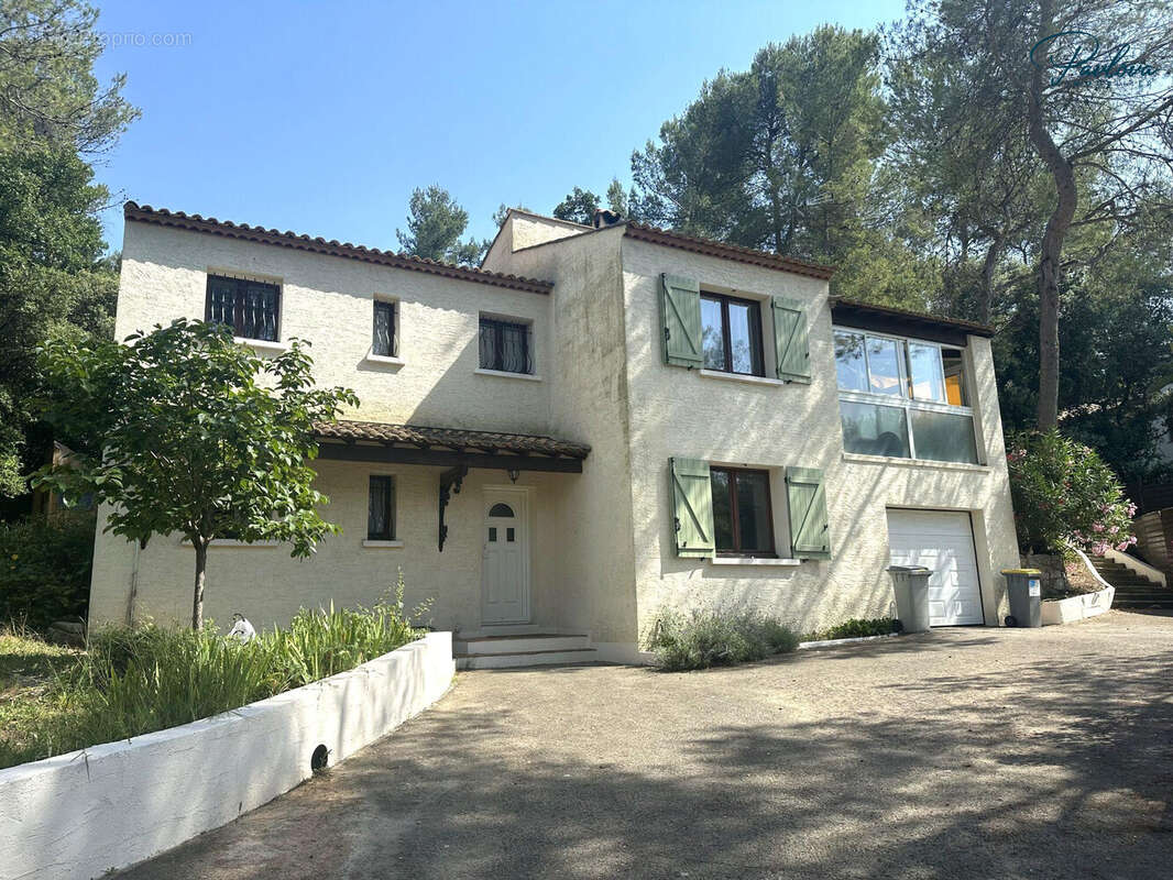 Maison à SAINT-CLEMENT-DE-RIVIERE